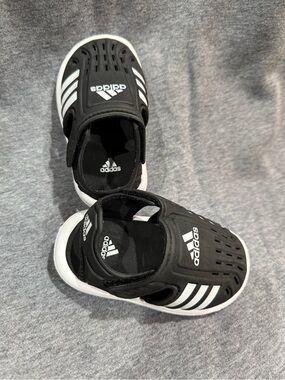 adidas Kids Black & White Slip-On Water Shoes size 4 baby